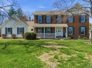 1104 S Charlemagne Dr, Lake Saint Louis, MO 63367