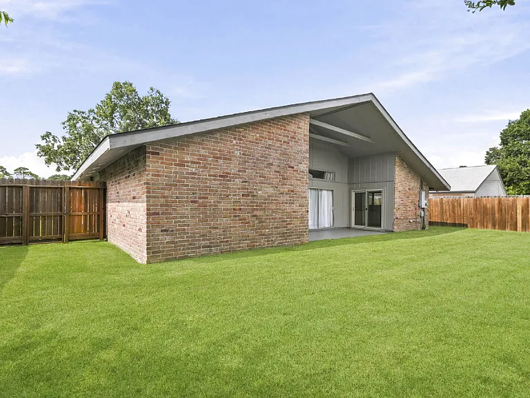 830 Seacliff Dr — Photo 18