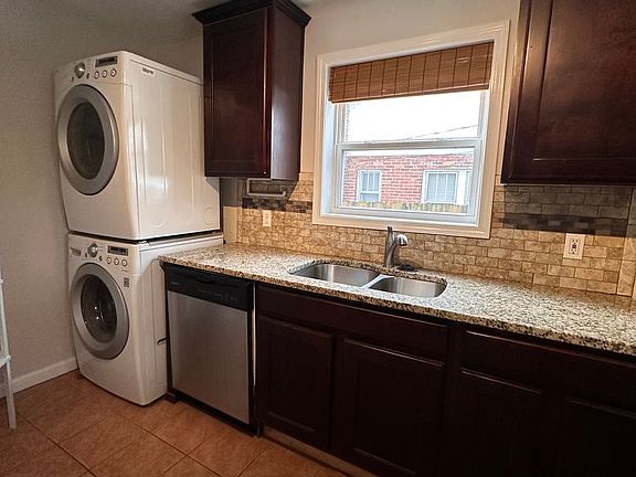 4th image of 219 Lucile St