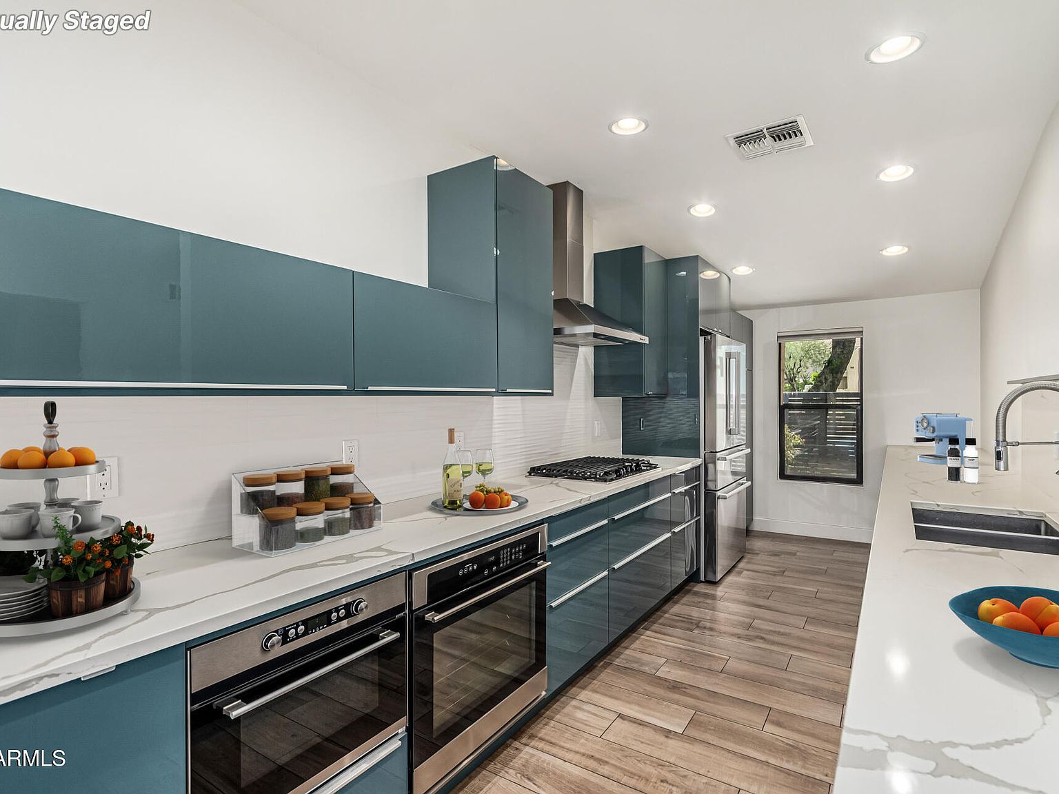 225 W Winged Foot Rd