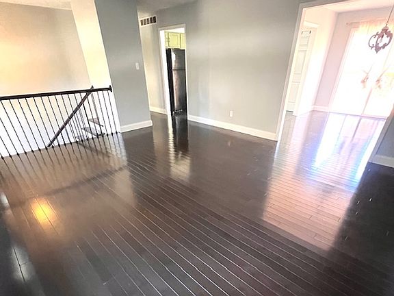 4th image of 2601 Oakmont Ct