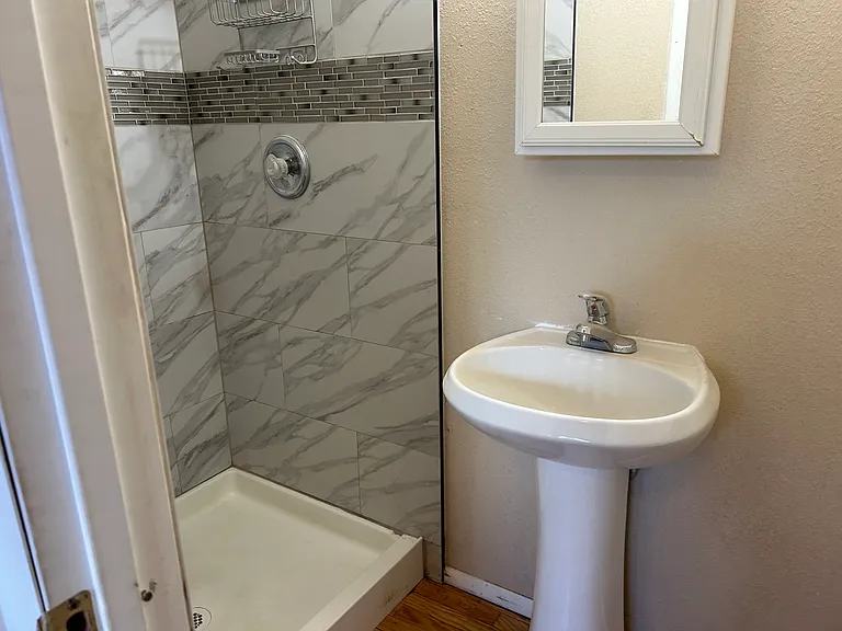 819 E Hills Rd — Photo 12