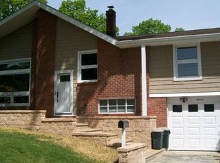 7 Greenwood Ln, Valhalla, NY