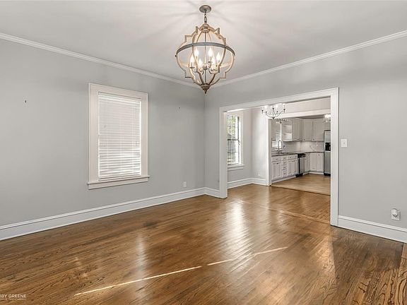 4th image of 928 Linden St