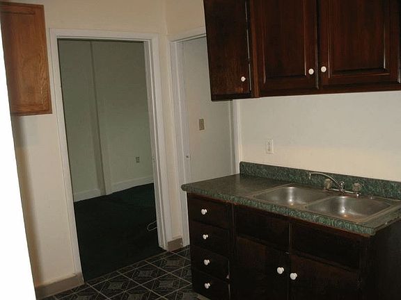 3rd image of 3292 Hovey St