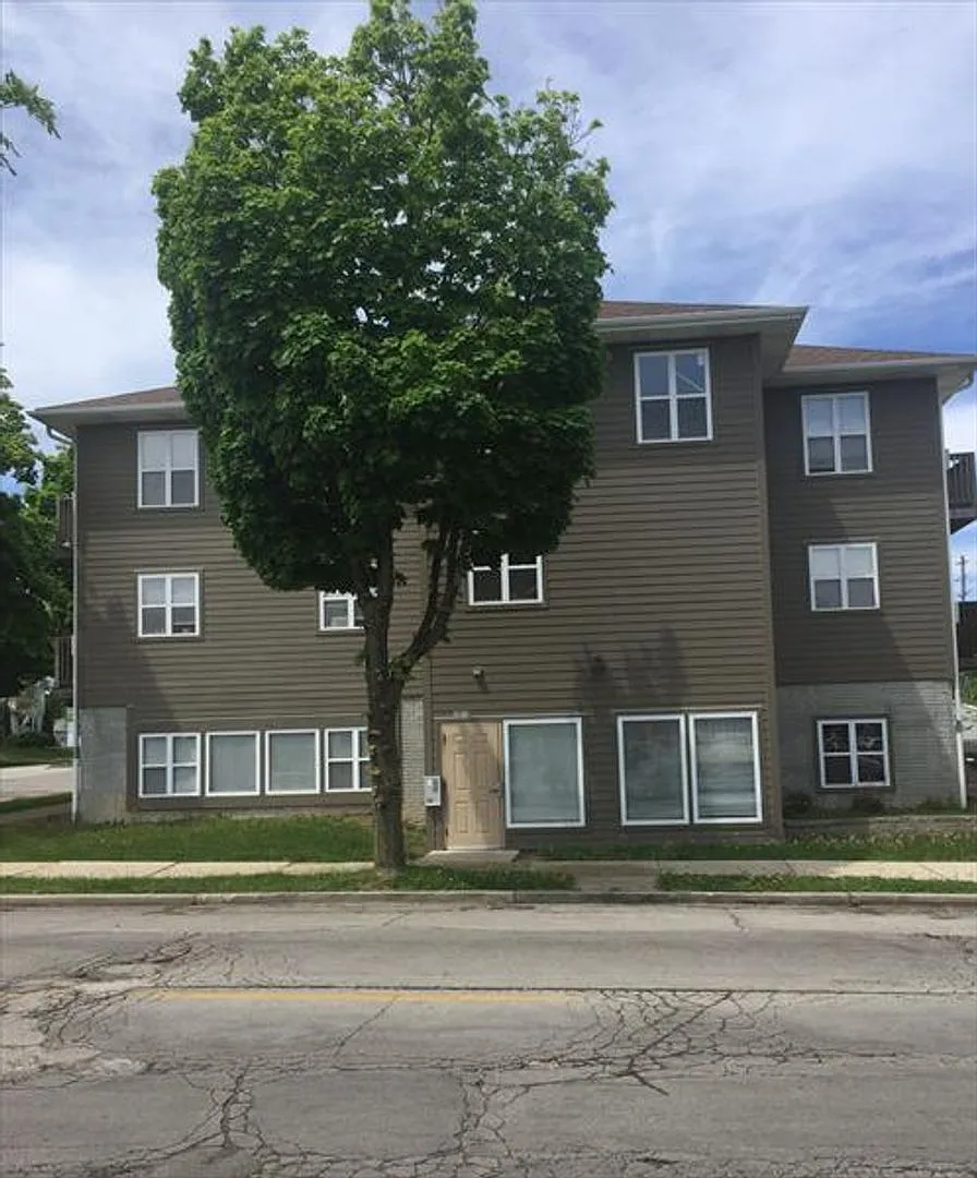 3875 S. Clement Ave — Photo 1