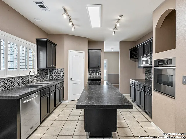 18 Nikita Dr — Photo 10