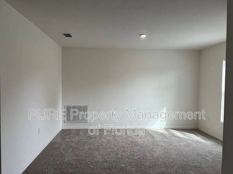 4 bed, 2.0 bath, 2052 sqft, $1,799 — Photo 4