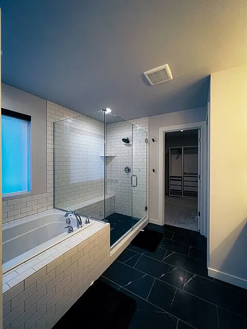 3 bed, 2308 sqft, $3,416 — Photo 4