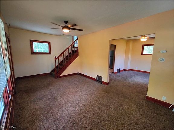 4th image of 560 Douglas St