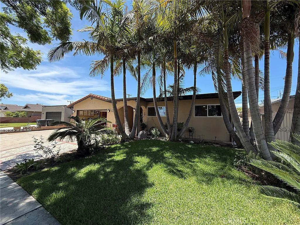 5 bed, 2035 sqft, $5,500 — Photo 2