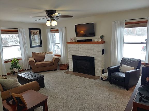 Living Room W/Gas Fireplace