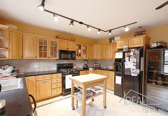 3rd image of 37 Montgomery Pl #2