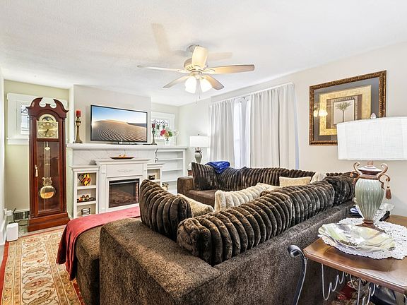5th image of 1137 Lincoln Way