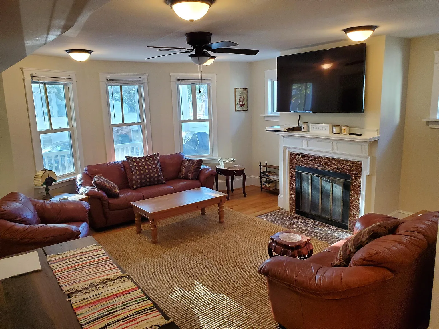 5 bed, 4.5 bath, 2600 sqft, $3,200 — Photo 4