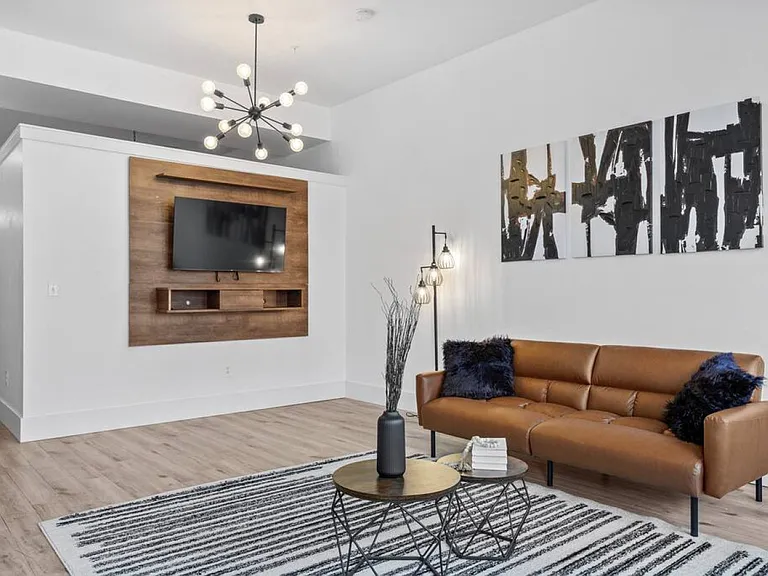 300 Hoyt Realty Inc — Photo 24