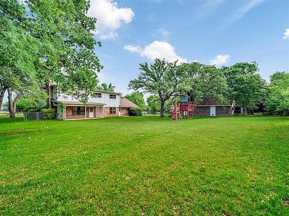 2nd image of 1730 Hunters Creek Dr