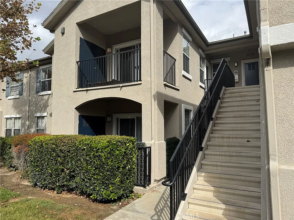 2 bed, 1001 sqft, $3,000 — Photo 1