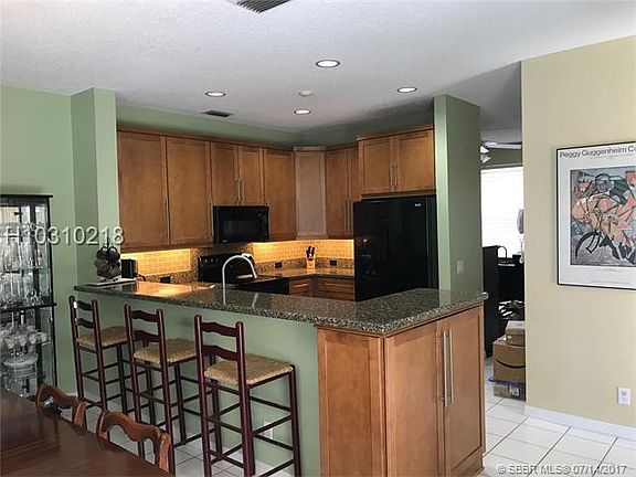 4th image of 652 Sand Creek Cir