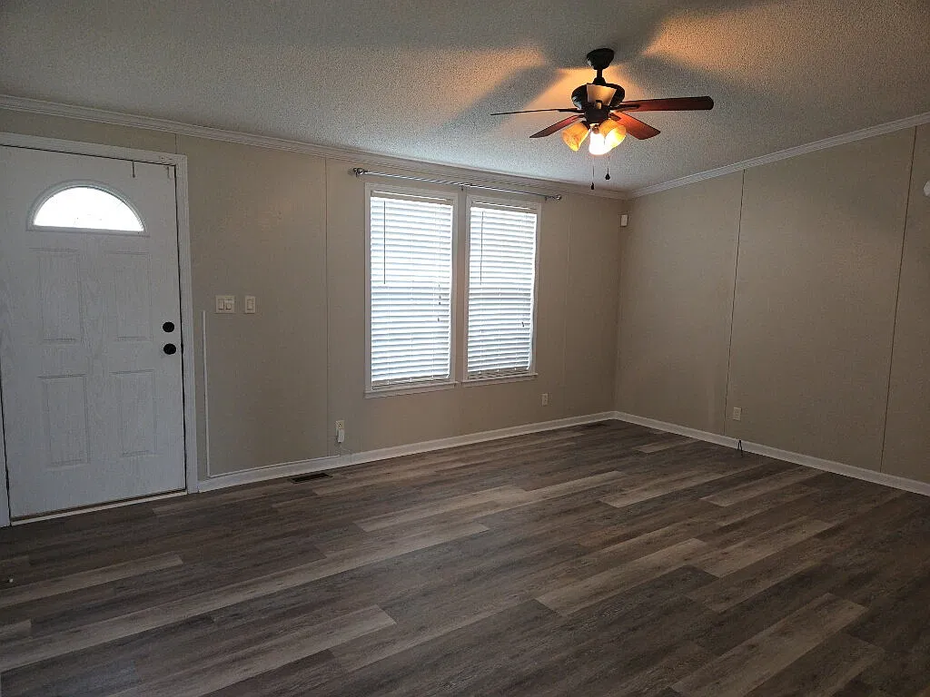 3 bed, 2.0 bath, $1,600 — Photo 3