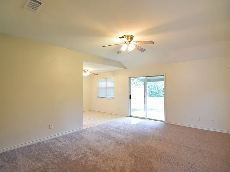 1505 Oleta St — Photo 7