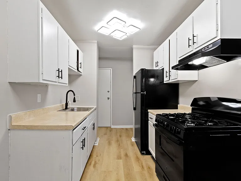 The Courts Apartment Homes — Photo 5