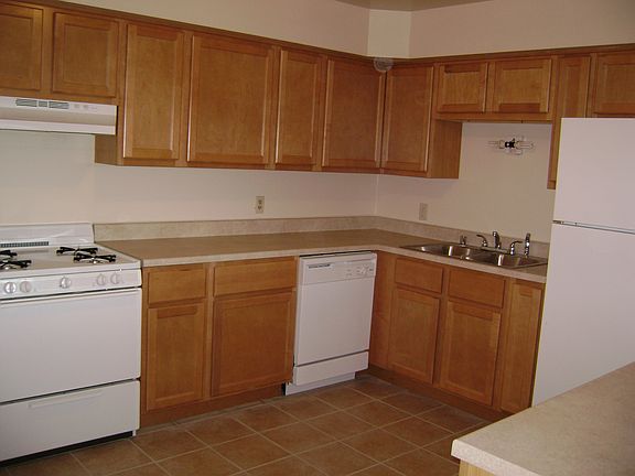 2nd image of 323 Cottonwood Ave Unit 2