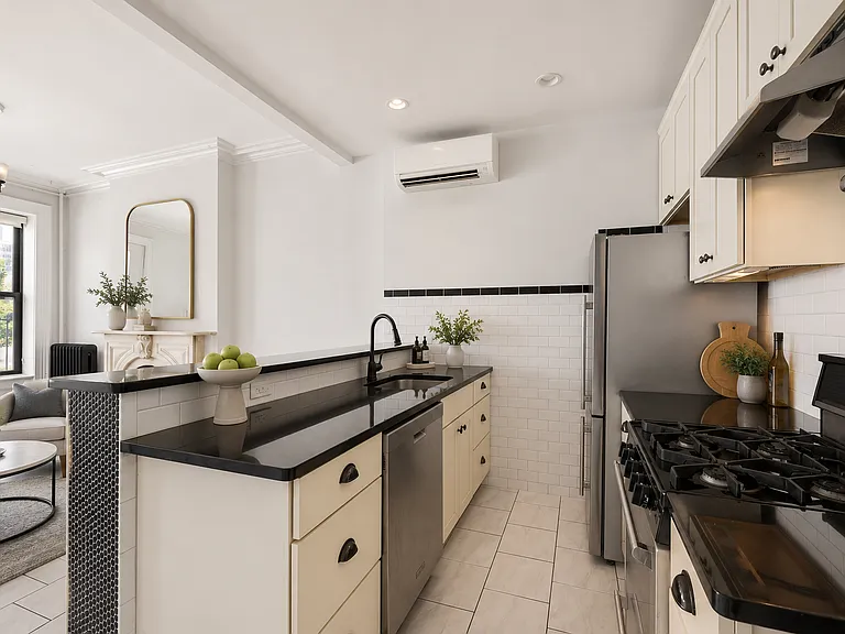 80 Orange St #2 — Photo 4