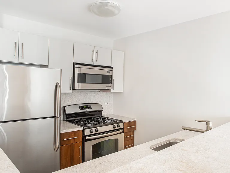 30 W 18th St #9G — Photo 3