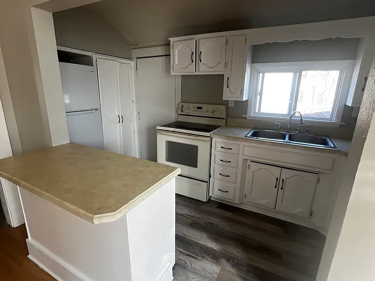 813 Saint Louis Ave — Photo 12
