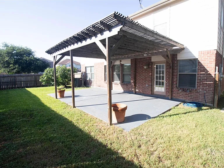 2202 Crossmill Ln — Photo 43
