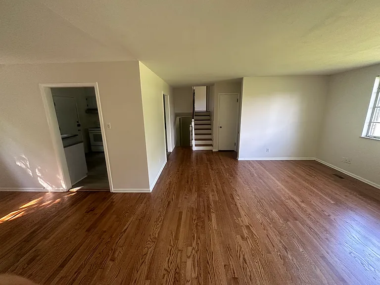 5405 Lonas Dr — Photo 4