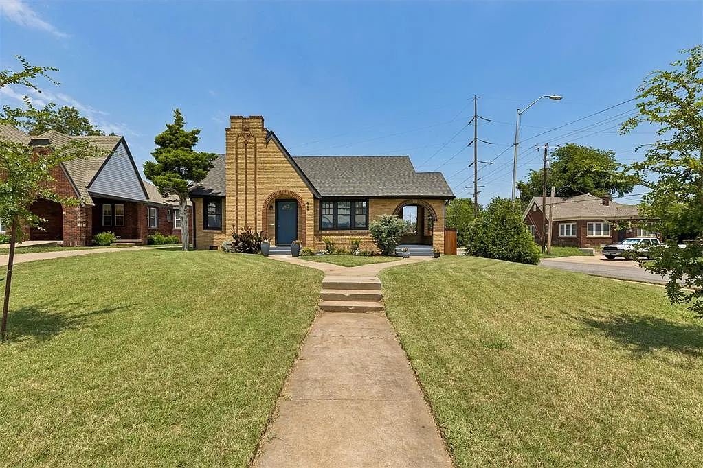 3 bed, 2.0 bath, 1515 sqft, $3,350 — Photo 1