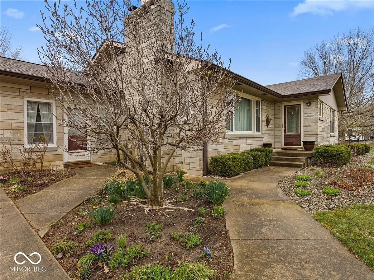 1418 E Maple Dr photo 1