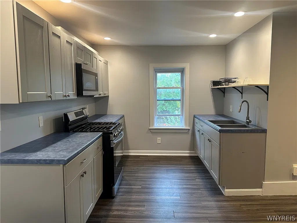 3 bed, 1.0 bath, 4796 sqft, $1,500 — Photo 4