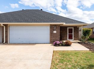 1582 N Willowbrook Dr, Fayetteville, AR 72703