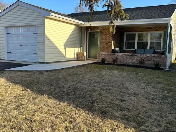 8 Buckingham Dr, Southampton, NJ 08088