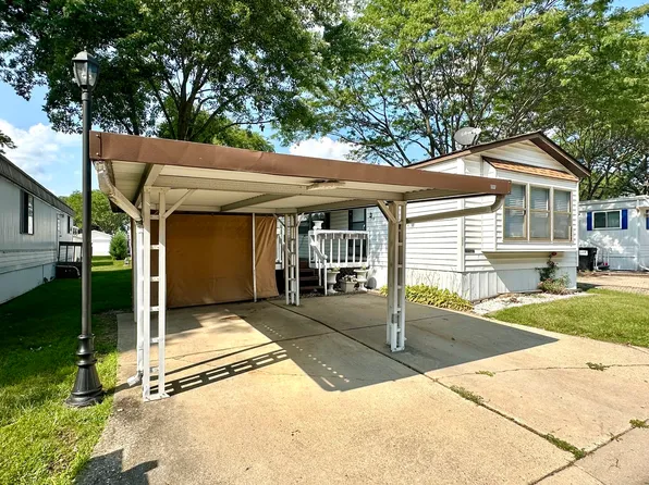 3268 Meadow Dr, Park City, IL 60085