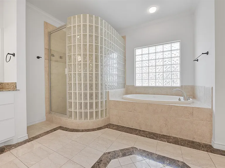 3724 Wroxton Rd — Photo 32