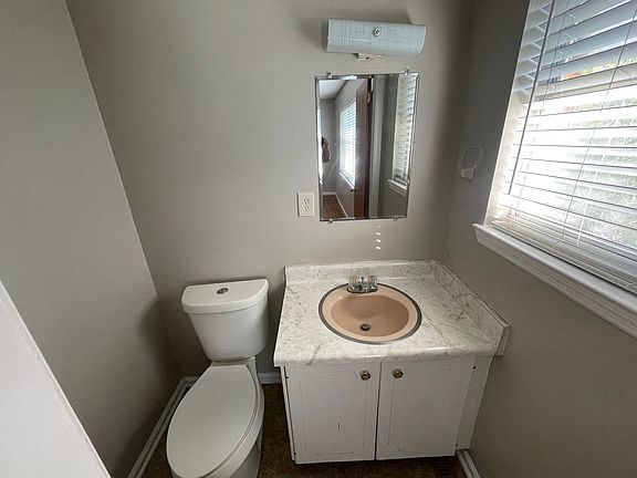 4th image of 3500 Claremont Ave #B