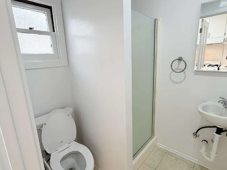 5075 Niagara Ave #4 — Photo 2