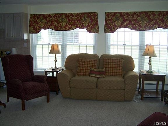 3rd image of 115 Burke Ct