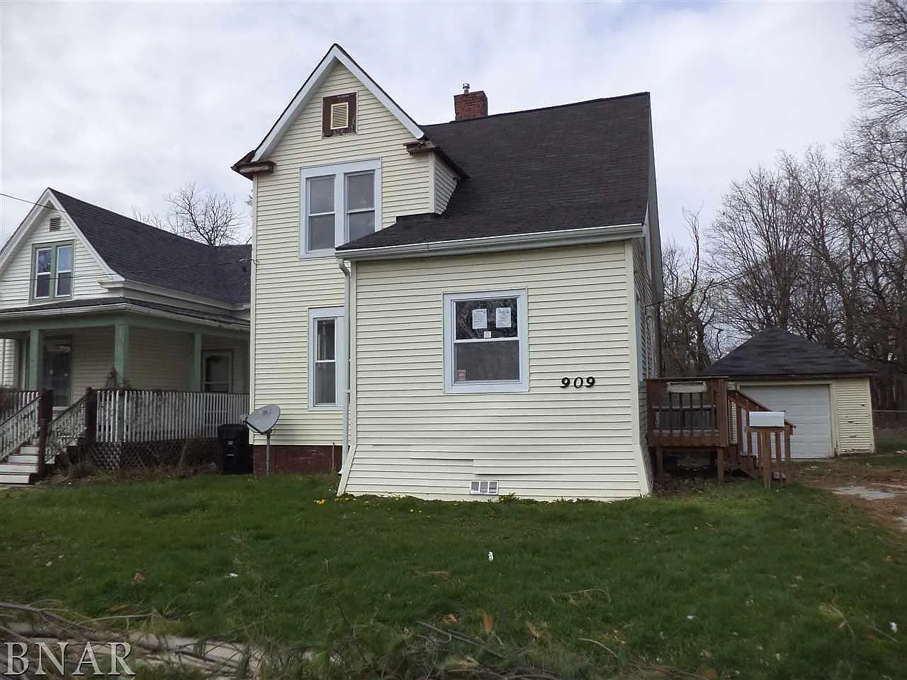 909 W Grove St photo 1