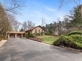 6633 Bentley Ave, Willowbrook, IL 60527