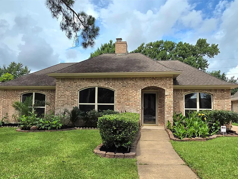 8706 Chelsworth Dr — Photo 1