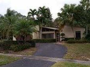 20833 Soneto Dr, Boca Raton, FL 33433