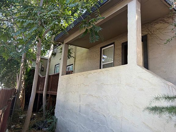 4th image of 533 Reeves Ave