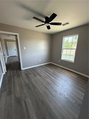 2101-2103 Jourdan Ave — Photo 6
