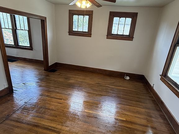 5th image of 403 Pine St