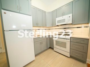 25-24 23rd St #3B, Astoria, NY 11102